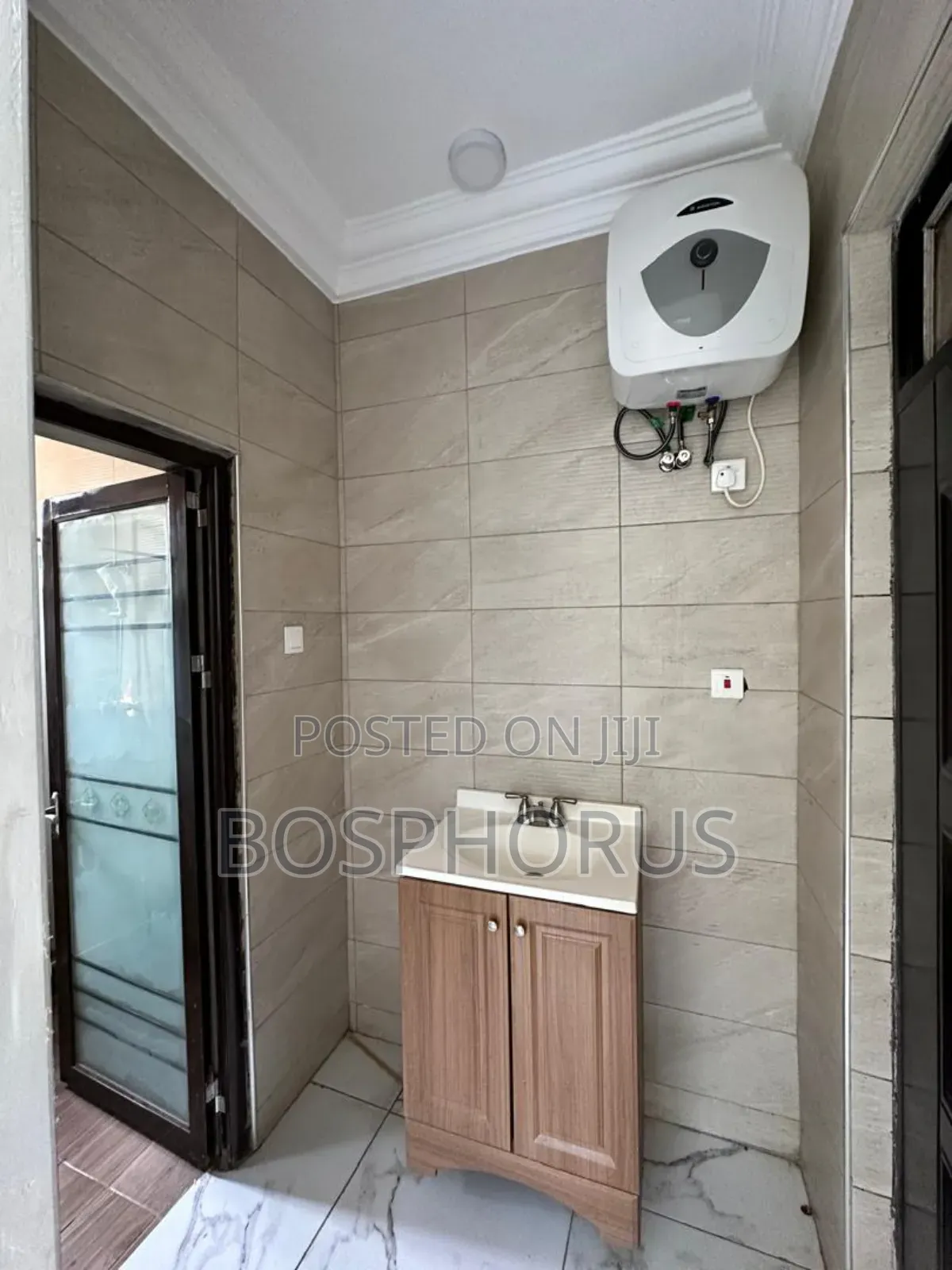 8bdrm House in Kwabenya for rent