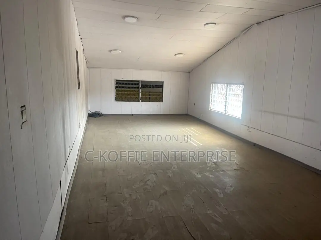 1500 SQM Warehouse at Circle for Rent