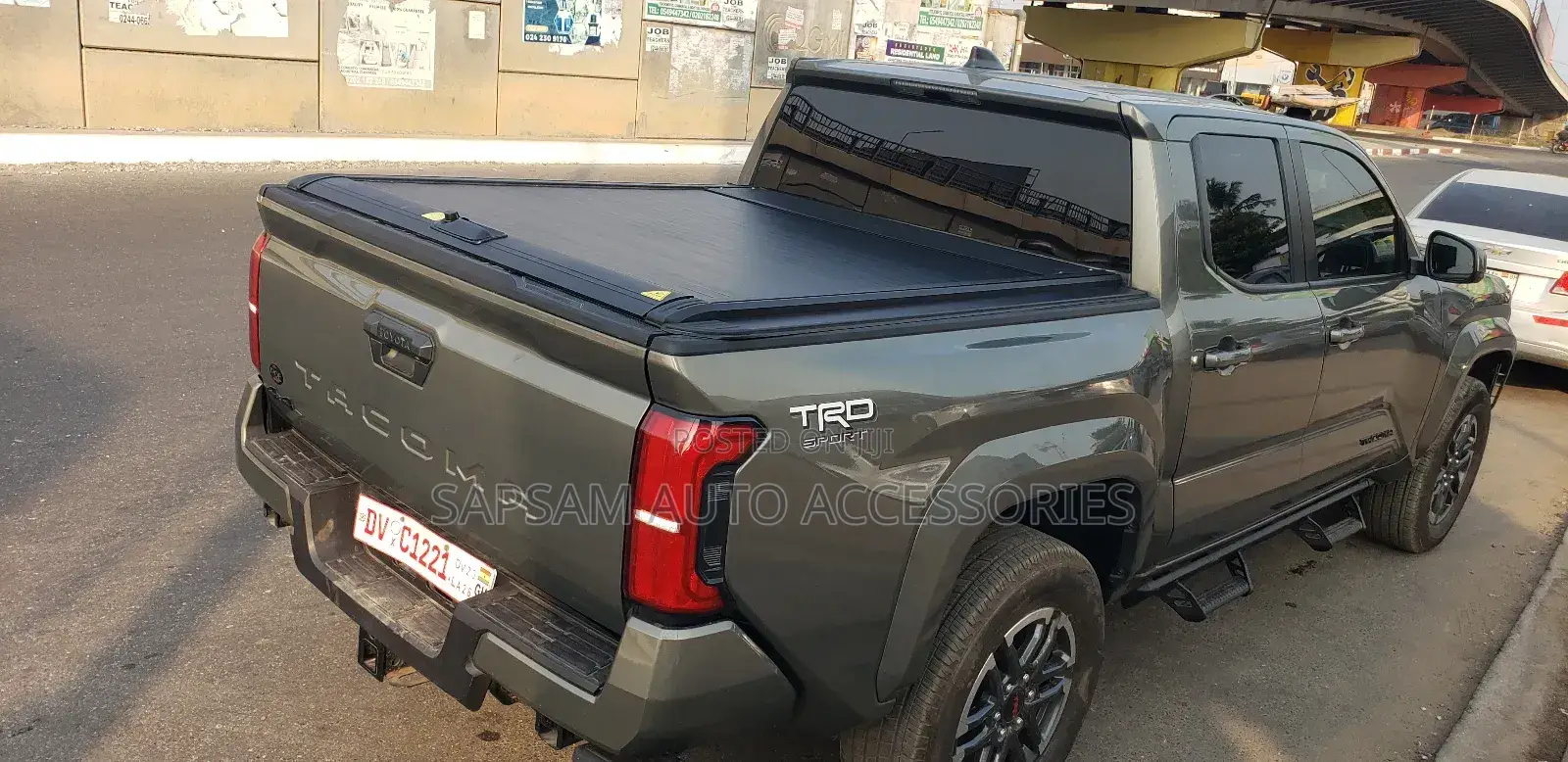 Toyota Tacoma 2025 Roller or Retractable Cover.