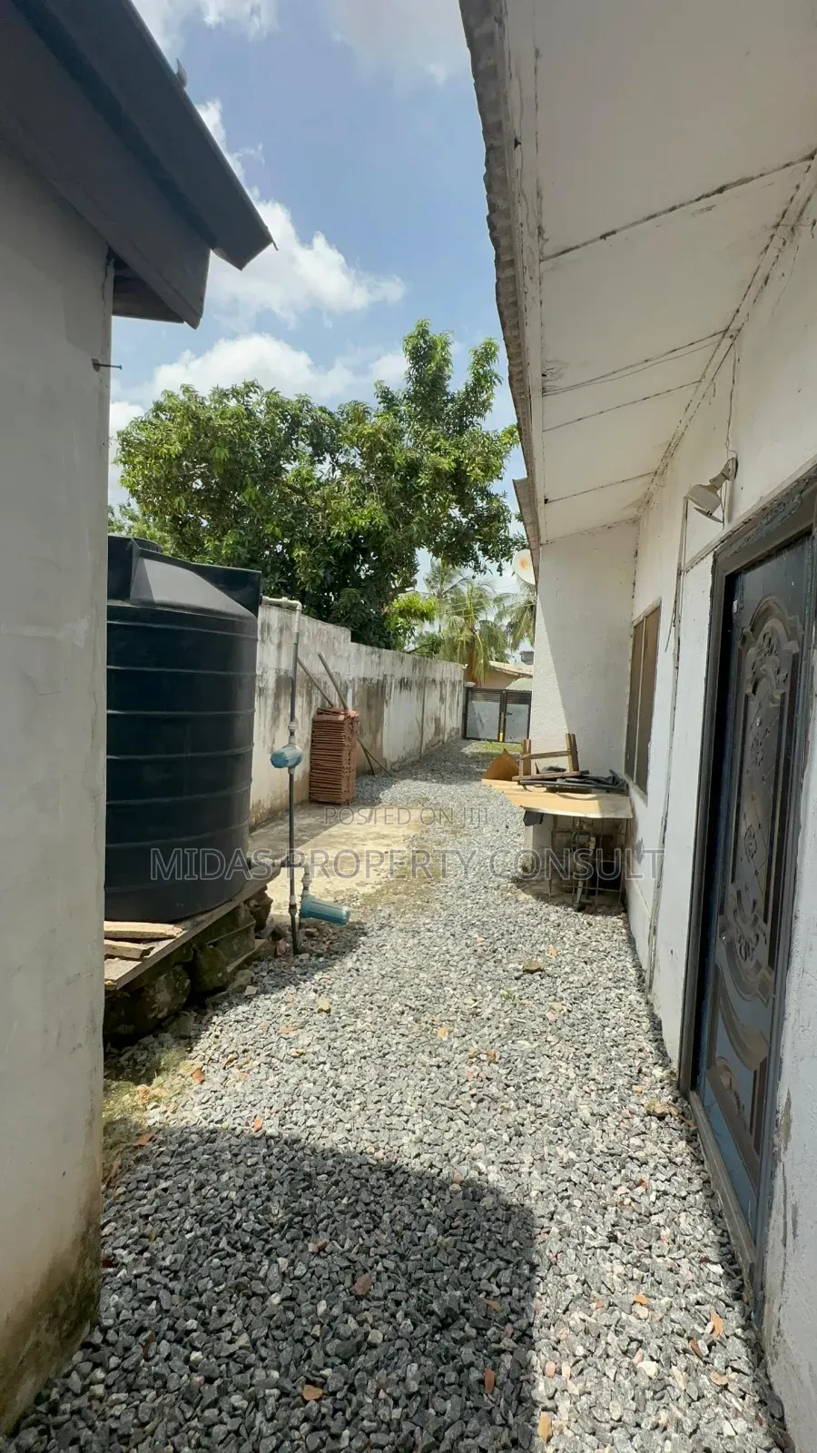 2bdrm House in Pokuase Mayera for sale