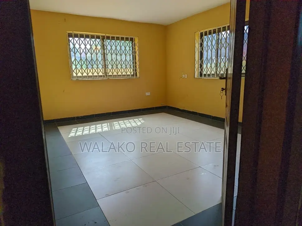 6bdrm House in Amasaman for sale