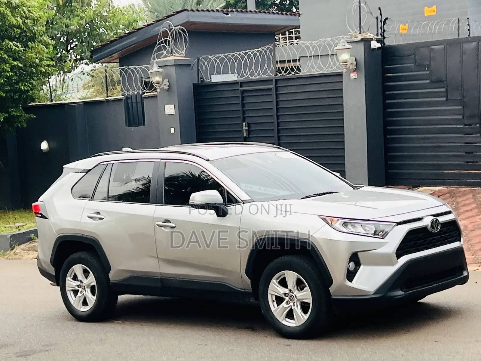 Toyota RAV4 XLE 2021 Silver