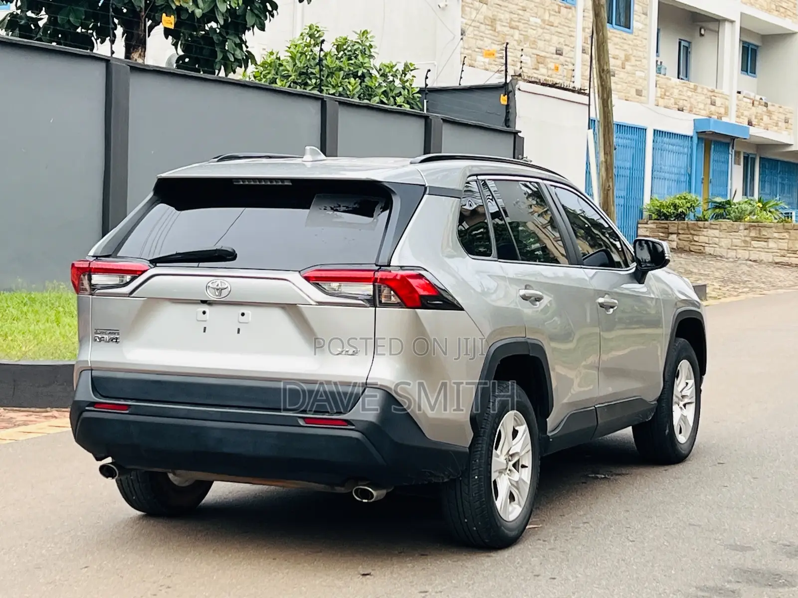 Toyota RAV4 XLE 2021 Silver