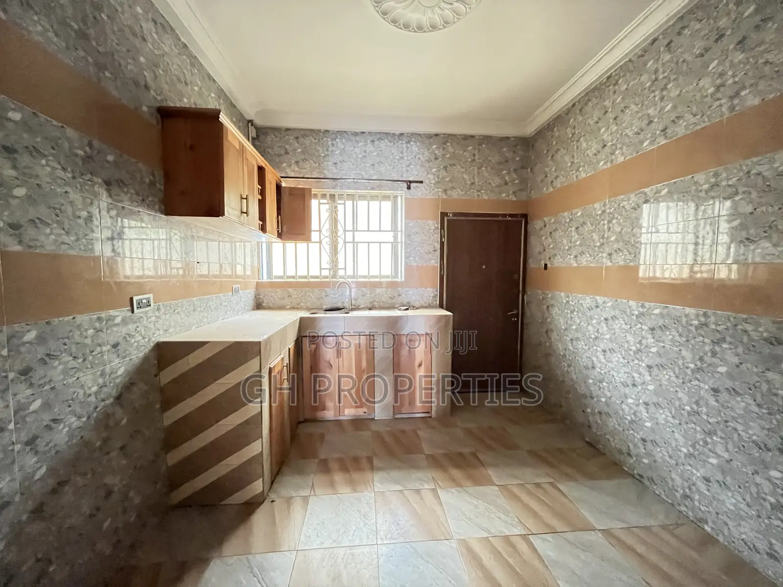 3bdrm Apartment in Sokoban,Wood, Kumasi Metropolitan for rent