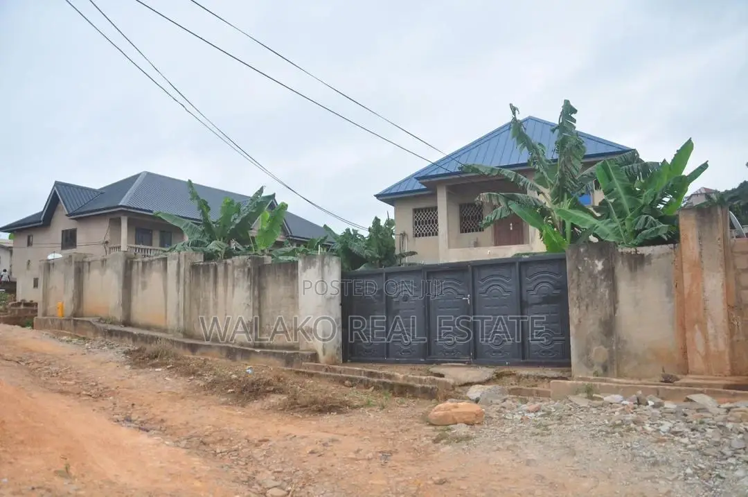 4bdrm House in Pokuase for sale