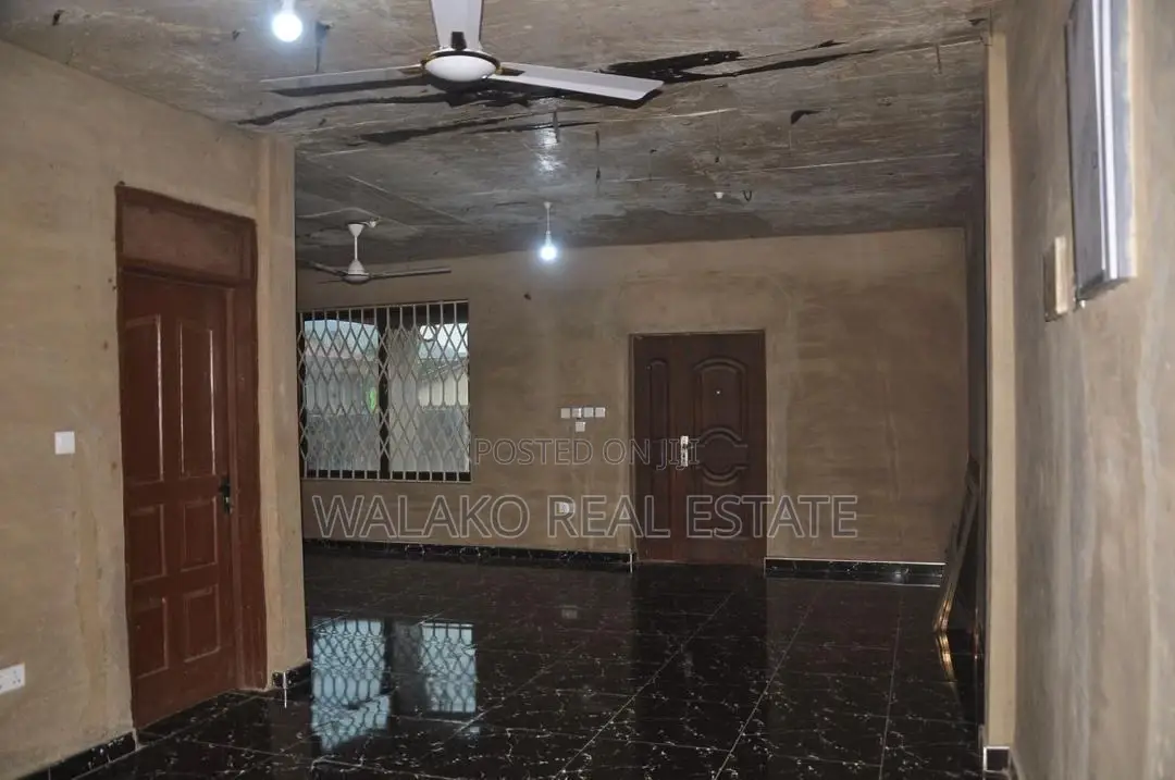 4bdrm House in Pokuase for sale