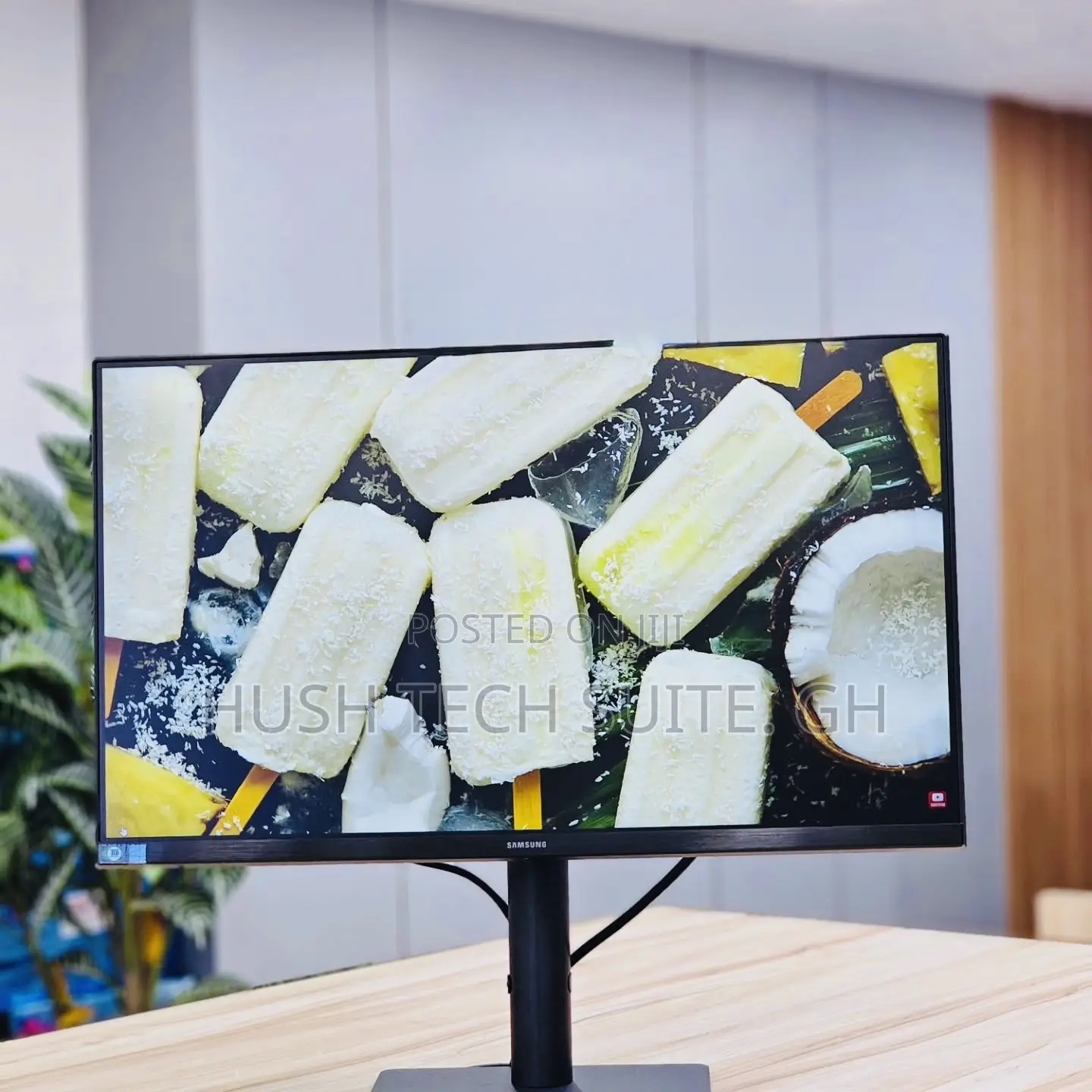 27” Samsung Usb -C Ultra Wide Ips Uhd Display Monitor ( 3840 X 2160 )