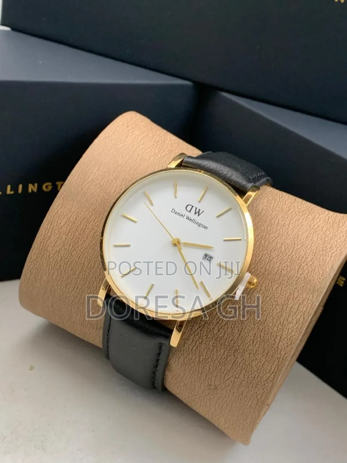 Daniel Wellington Leather Watch for Men – Classic Everyday Wristwatch