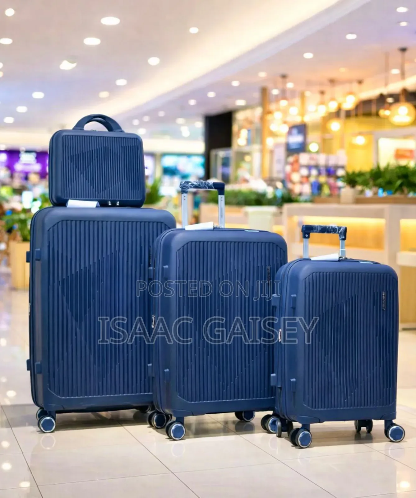 4set Classy Durable Anticrake Luggages With Cosmetic Bags in Collage