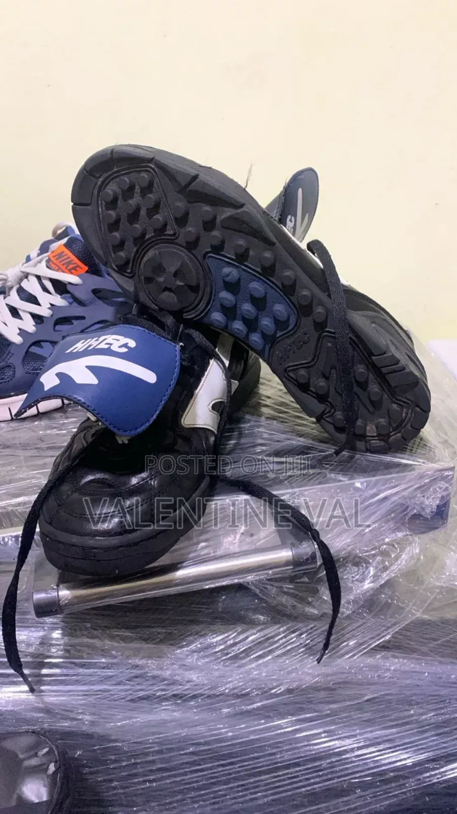 Hi Tech Size 41 Soccer Boots Design for Your Regular Workout
