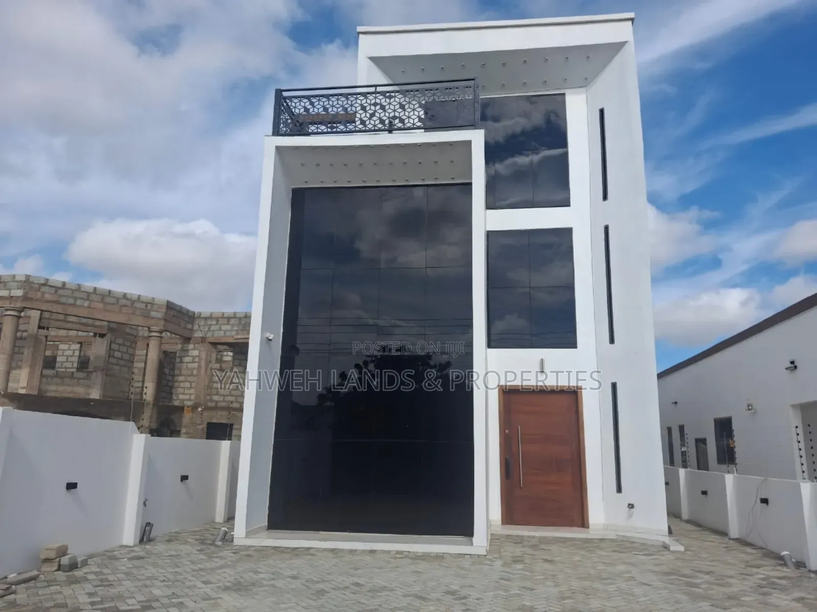 5bdrm House in Police Station for sale