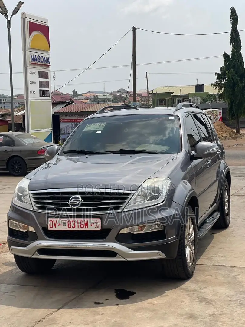 SsangYong Rexton 2015 Black