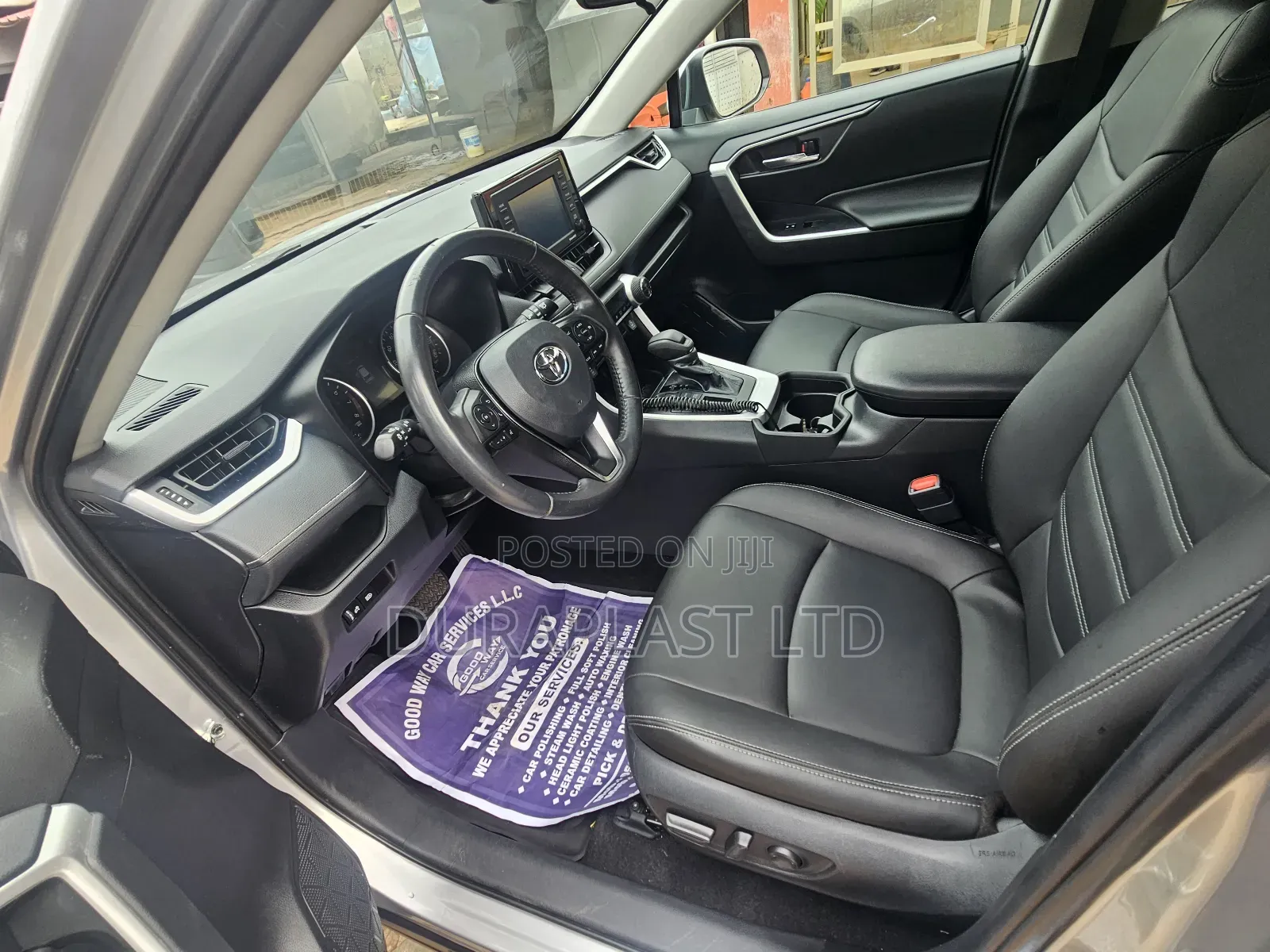 Toyota RAV4 XLE 2021 Silver