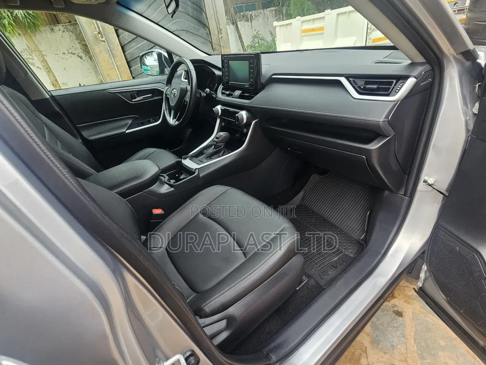 Toyota RAV4 XLE 2021 Silver