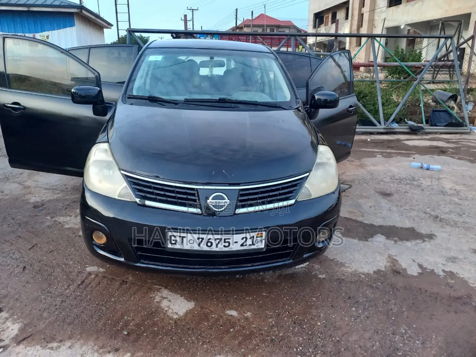 Nissan Versa 1.8 SL Hatchback 2010 Black