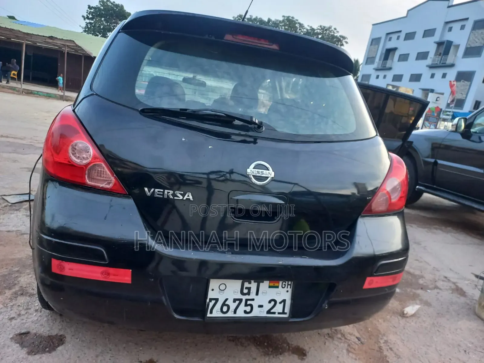 Nissan Versa 1.8 SL Hatchback 2010 Black