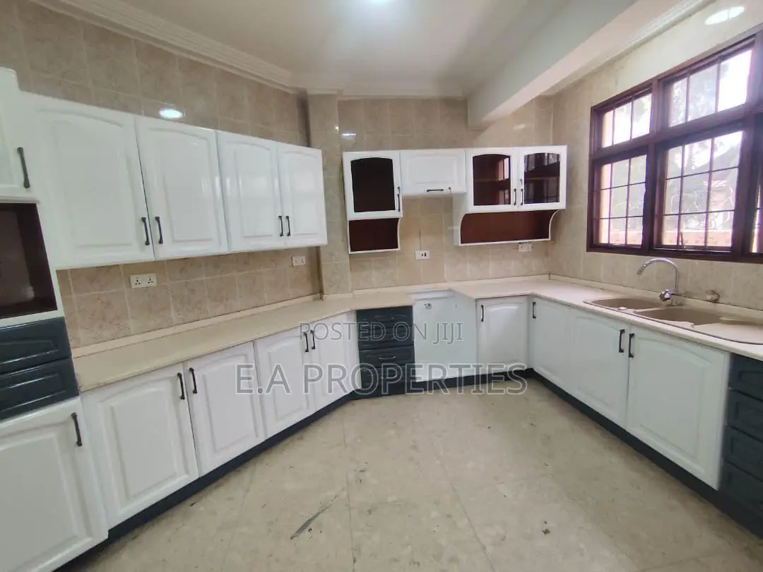 15bdrm Duplex in Ea Properties, Shopping Arcade Area for rent