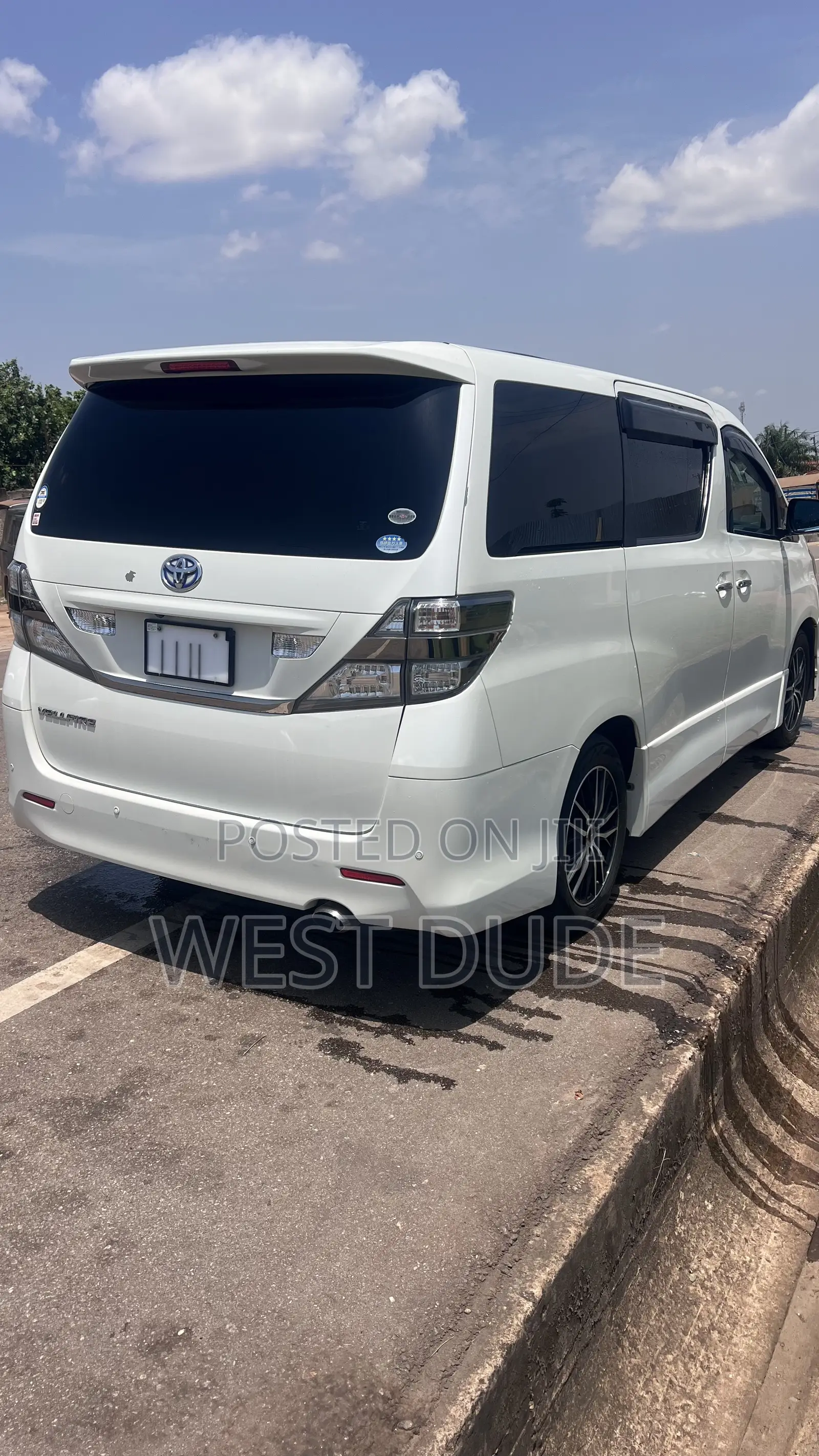 Toyota Vellfire 2011 White
