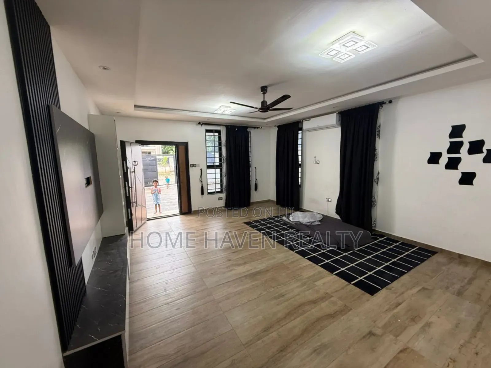 3bdrm House in Ashongman Estate, Police Station for sale