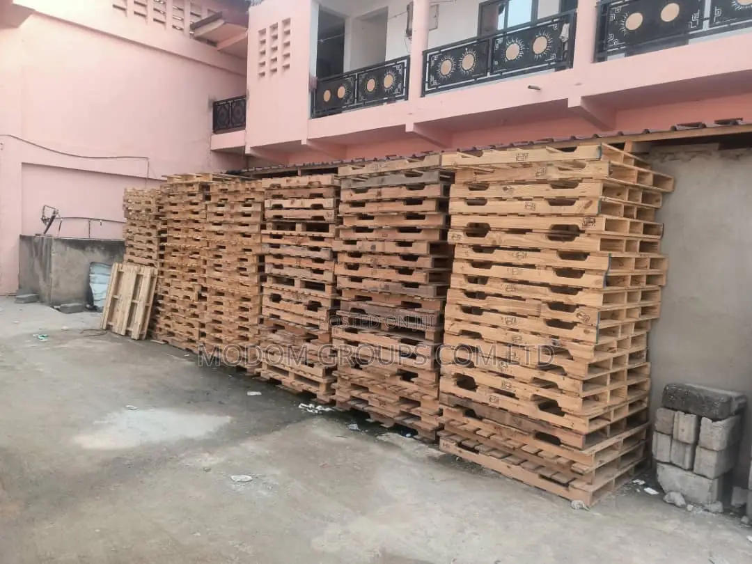 Wooden/Plastic Pallets for Sale