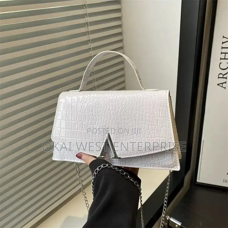 2025 Luxe Minimalist Handbag - Perfect for Any Occasion
