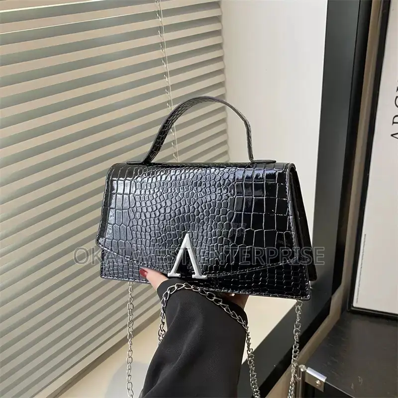 2025 Luxe Minimalist Handbag - Perfect for Any Occasion
