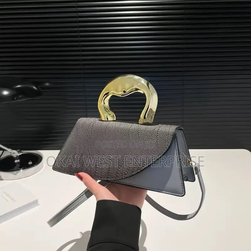Chic Unique: Autumn 2024 Niche Design Small Square Crossbody Bag