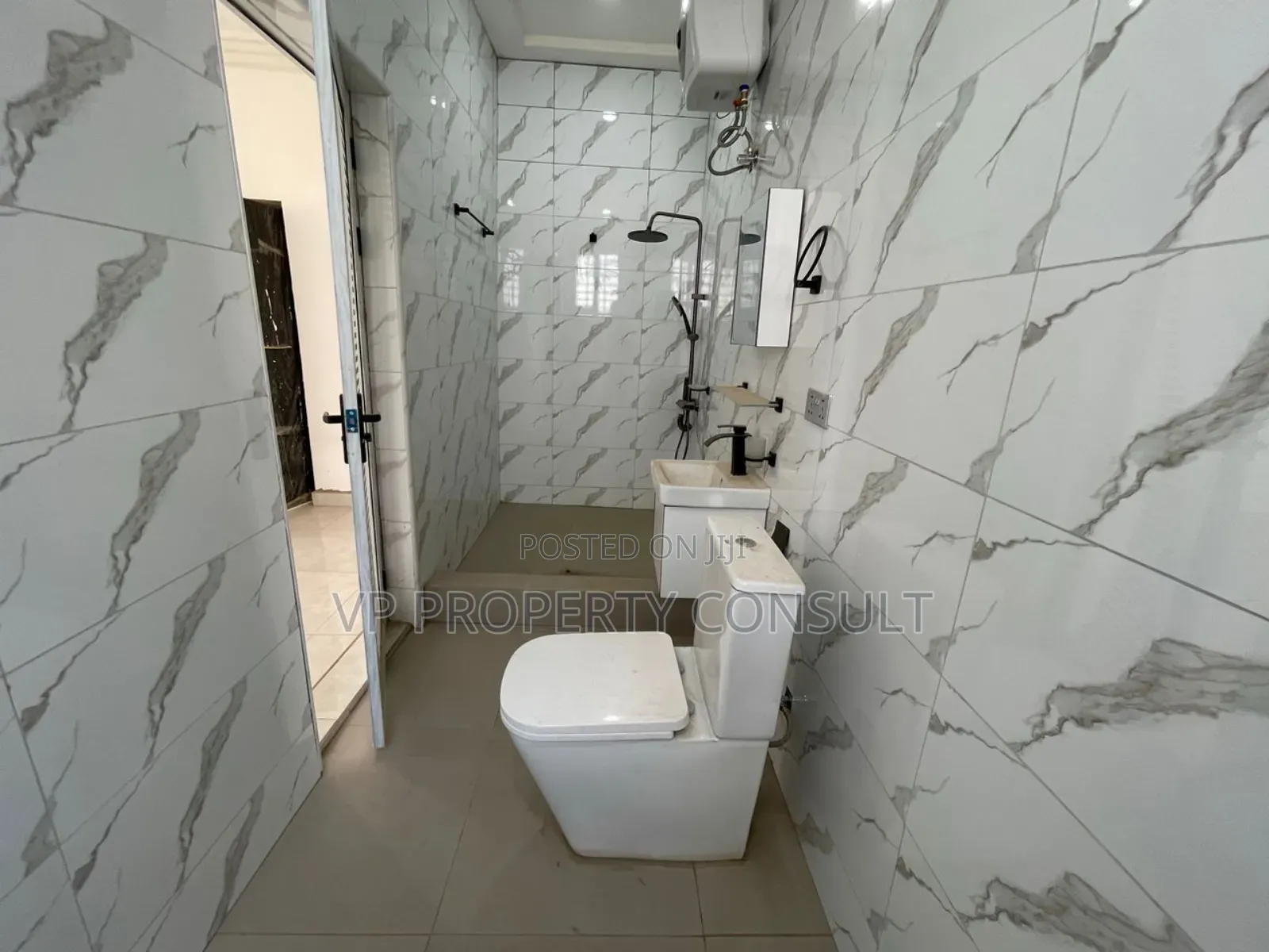 6bdrm House in Kumasi Metropolitan for sale
