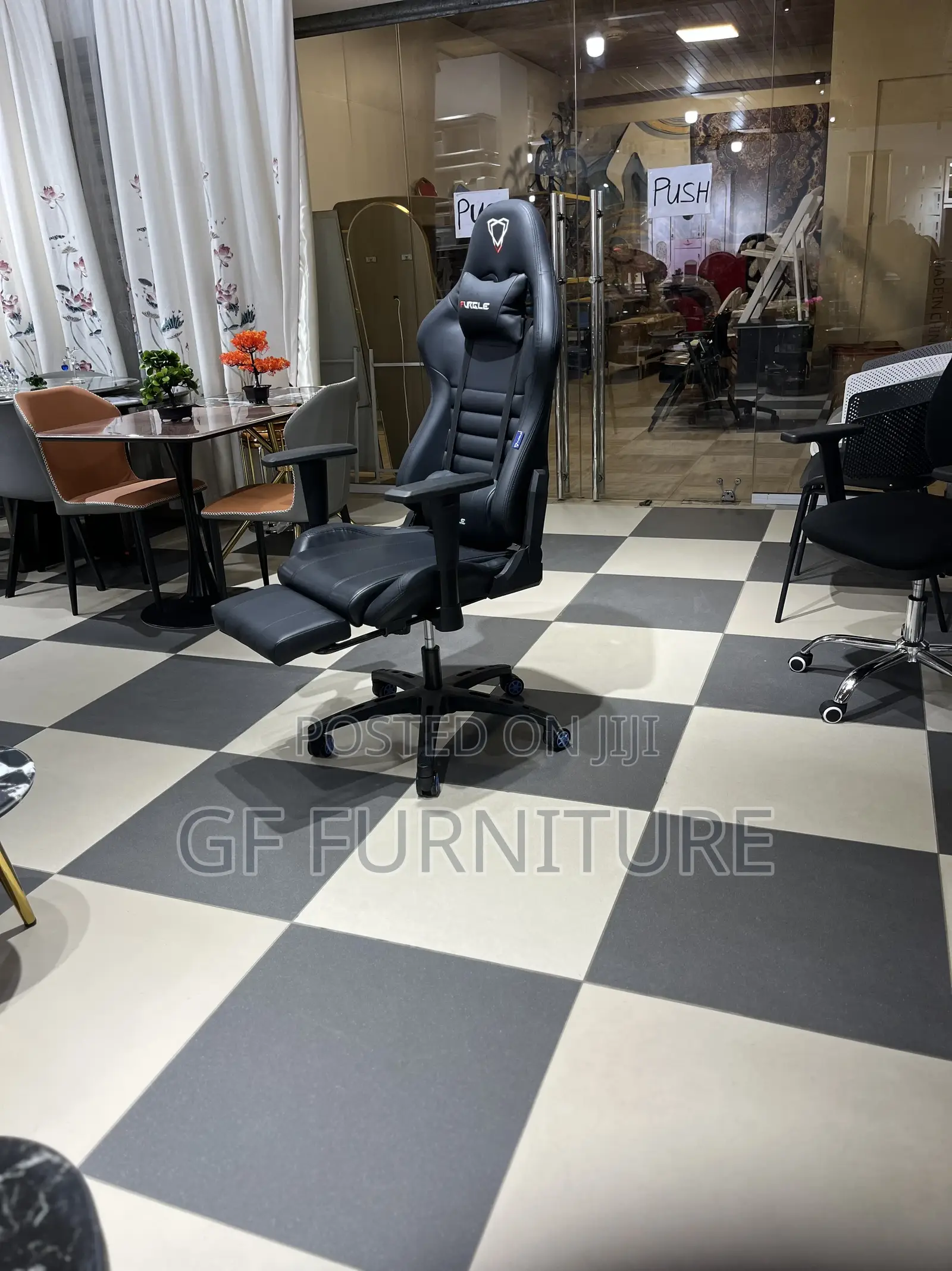 Gaming Chair With Retractable Footrest