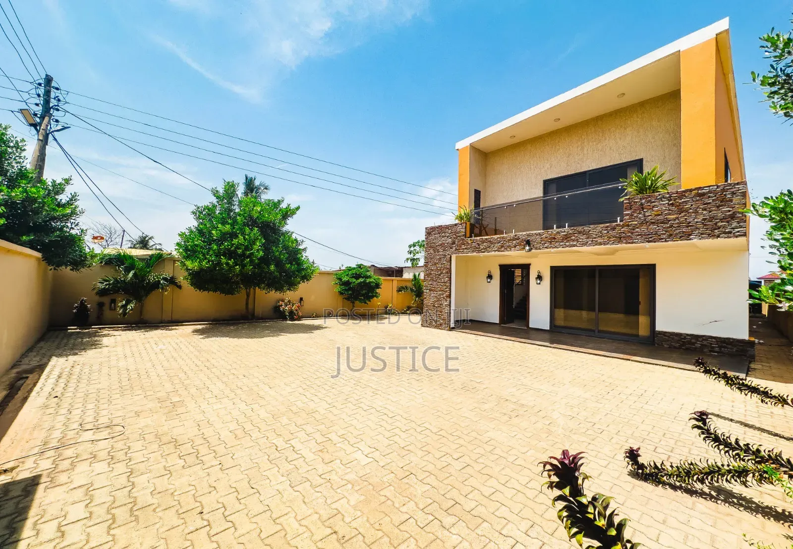 3bdrm House in Ashaley Botwe, School Junction for sale