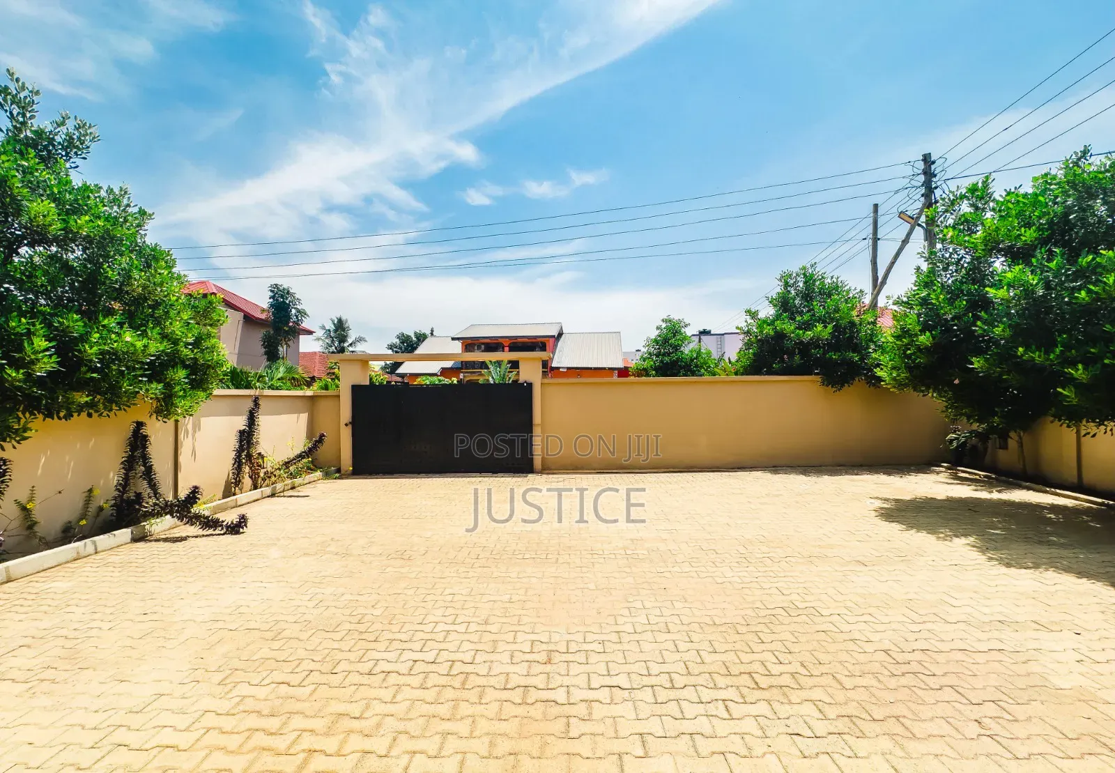 3bdrm House in Ashaley Botwe, School Junction for sale