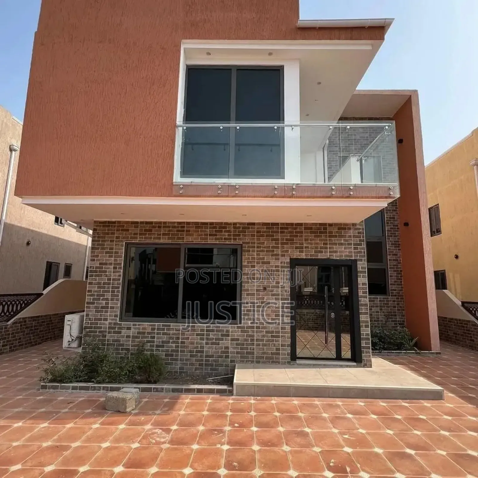 3bdrm House in A&C Mall East Legon for rent