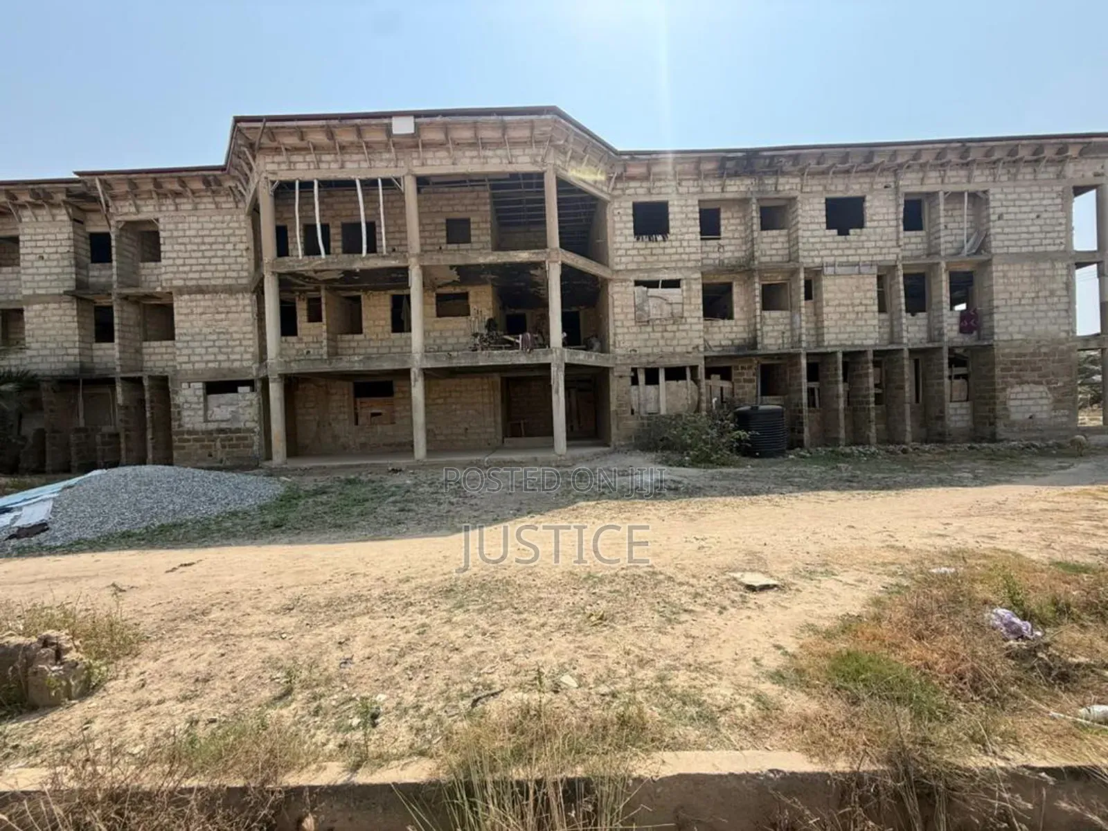 20bdrm House in Weija for sale