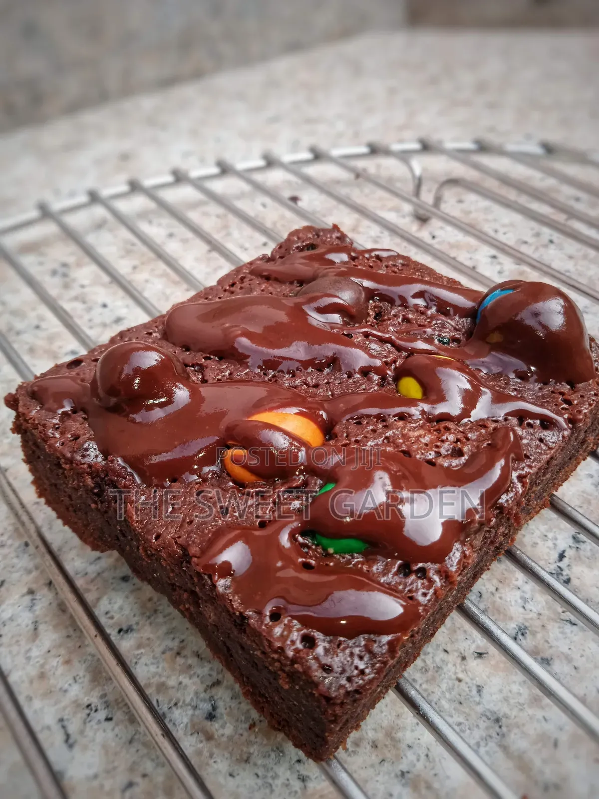 Chocolate Brownie Cakes With Toppings