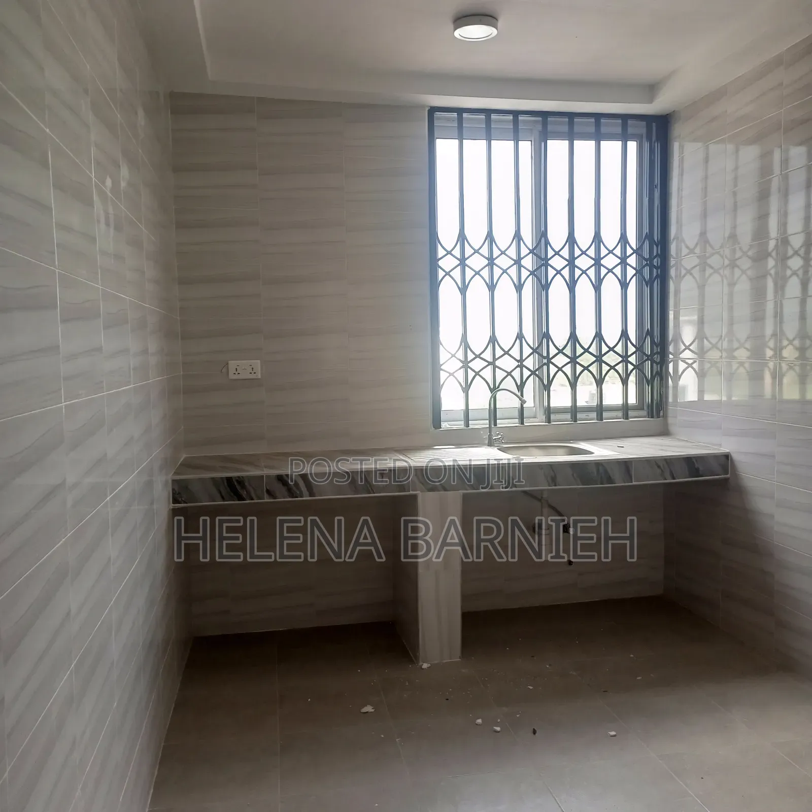 3bdrm Apartment in Helena Estate Agency, The Mall for rent