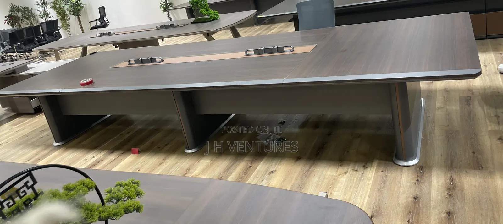 Conference Table ( +14)