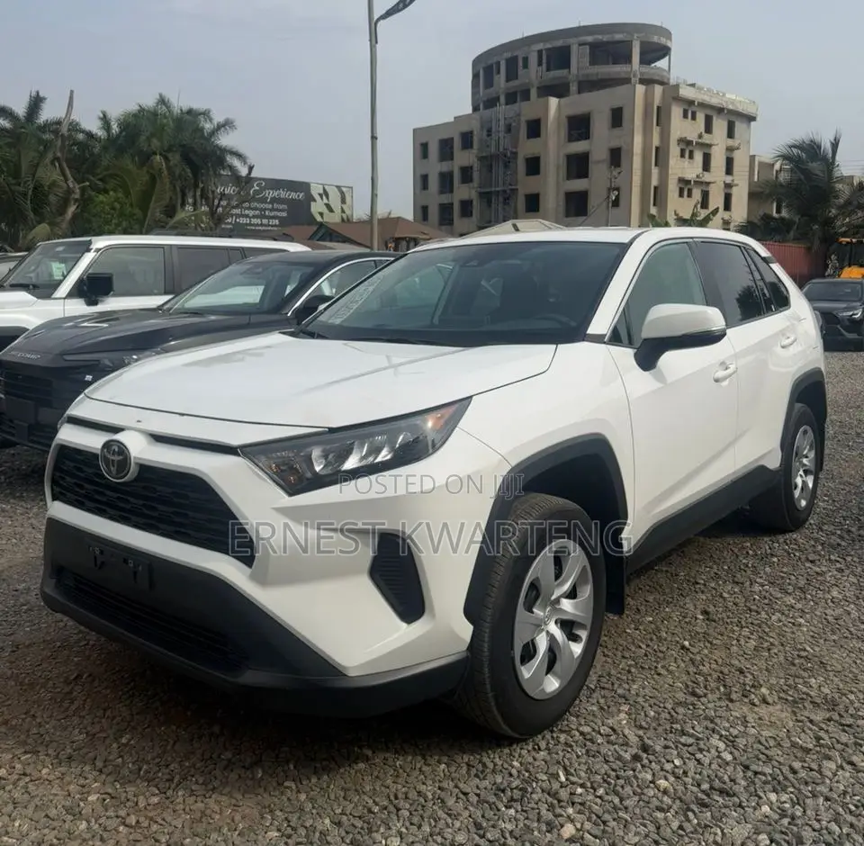 Toyota RAV4 LE AWD 2024 White