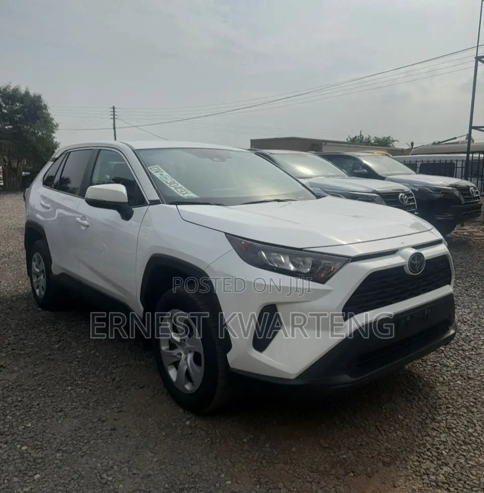 Toyota RAV4 LE AWD 2024 White