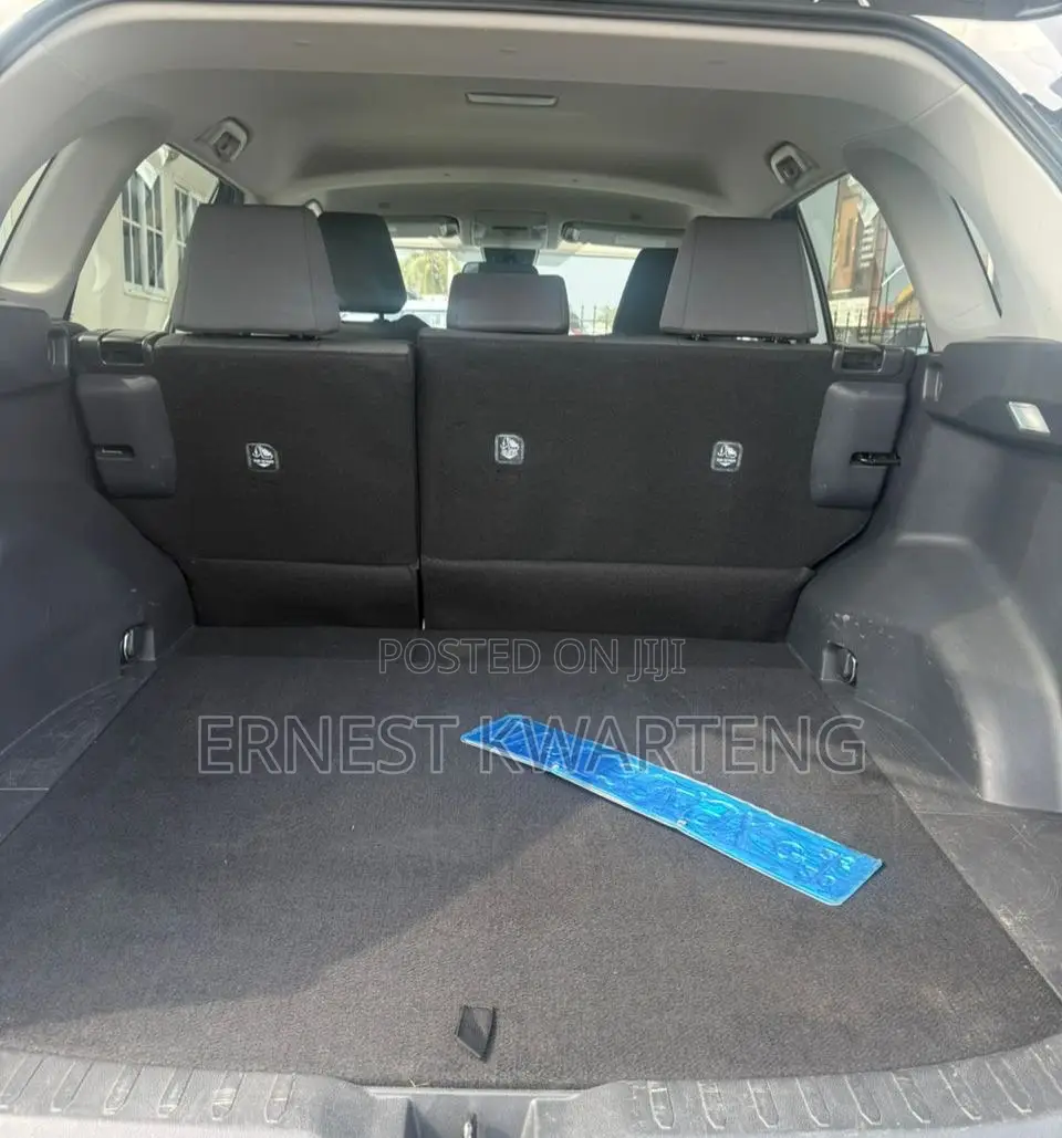 Toyota RAV4 LE AWD 2024 White