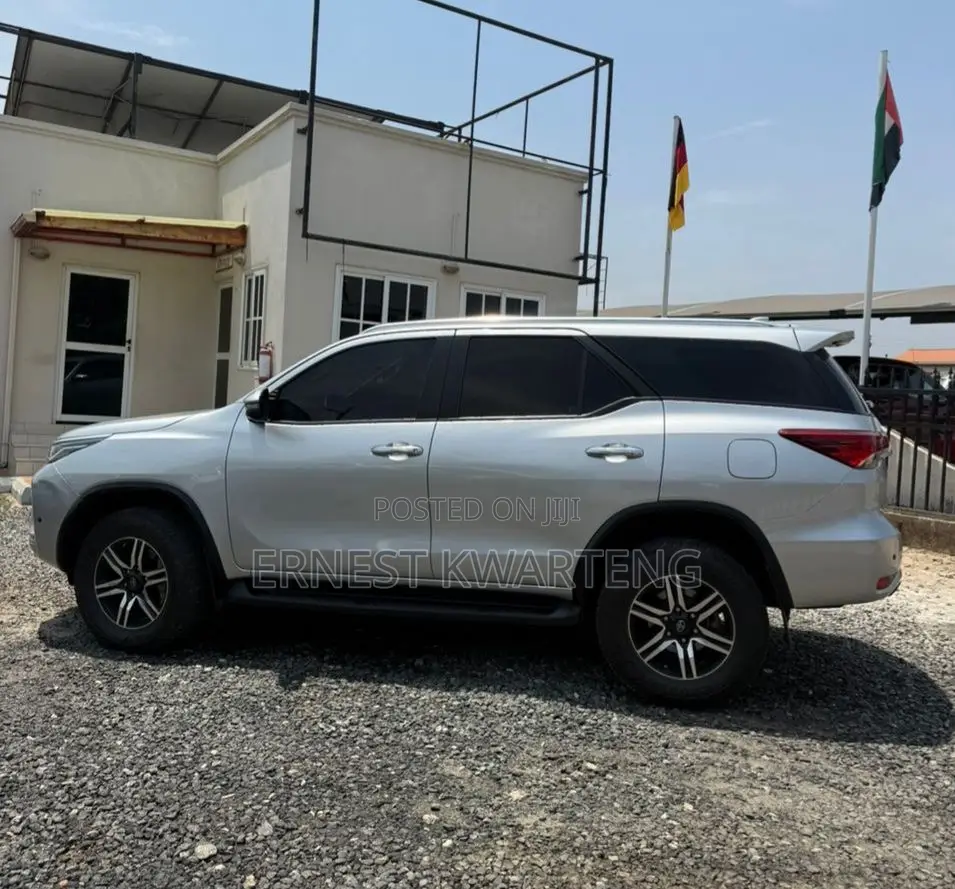 Toyota Fortuner 2023 Gray