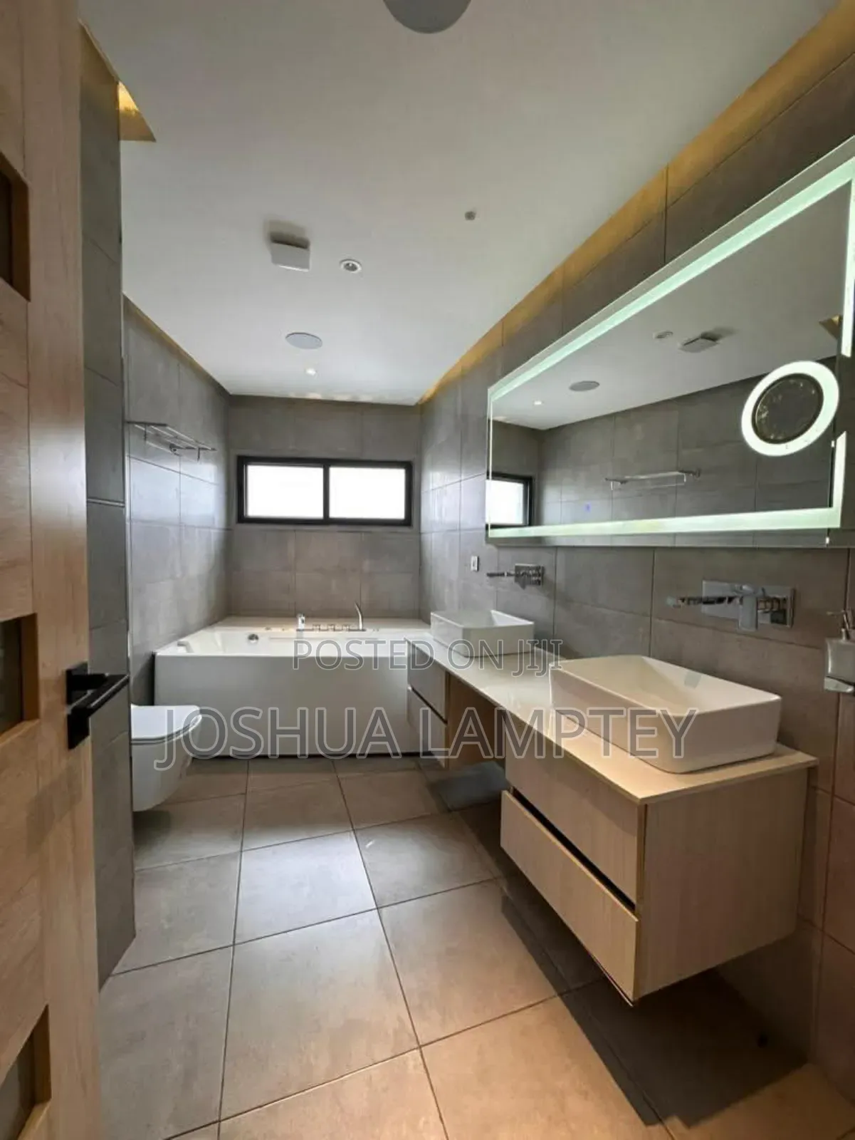 4bdrm Townhouse / Terrace in Cantonment Estate, Cantonments for rent