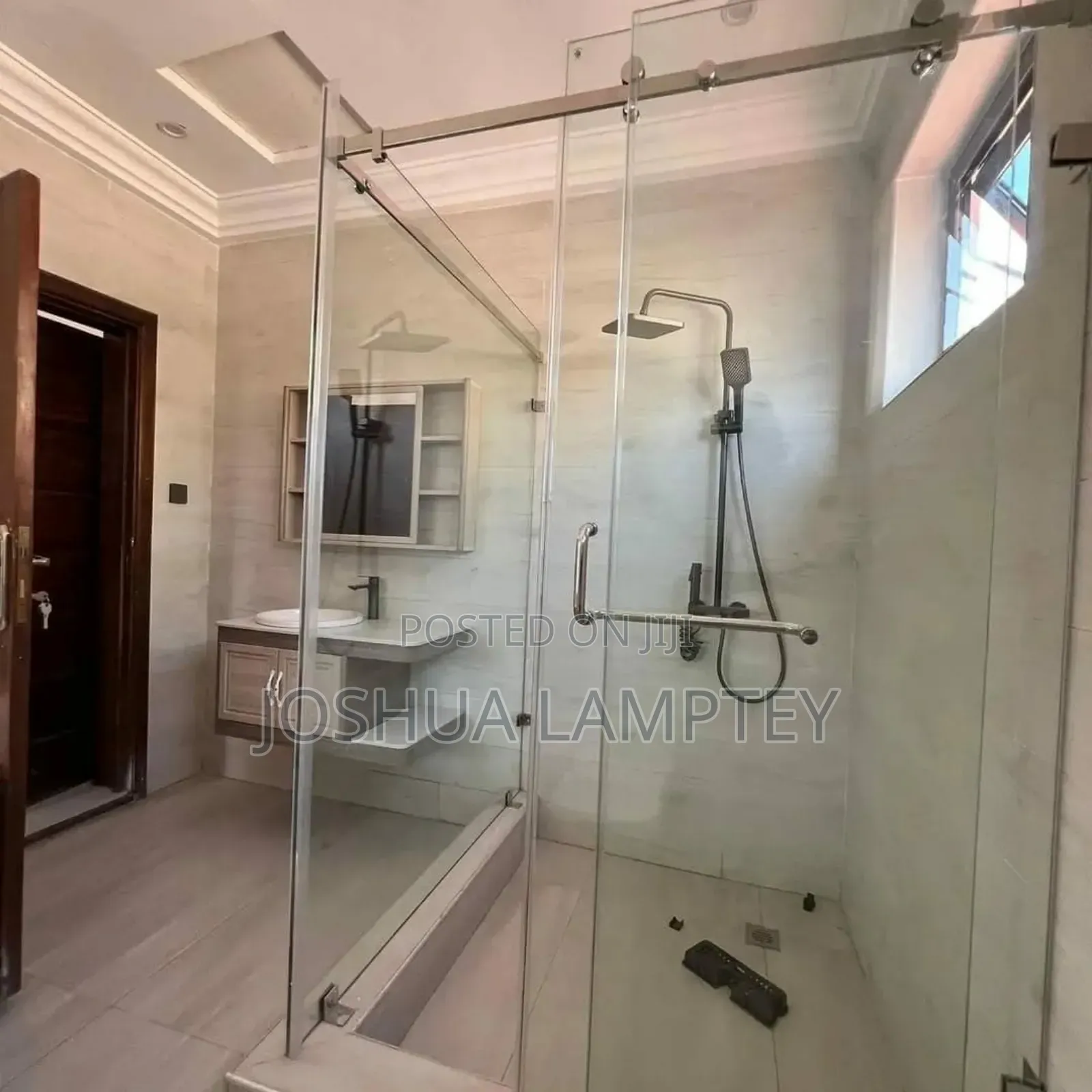 3bdrm Townhouse / Terrace in East Legon A&C Mall for rent