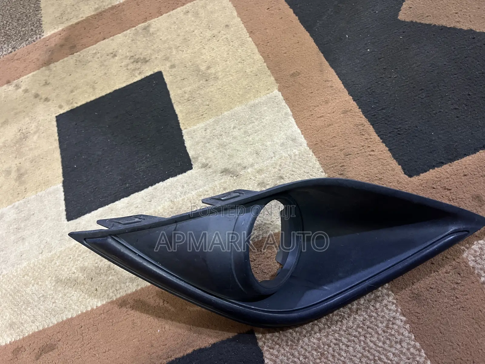 Mitsuibishi Outlander 2016-2020 Fog Light Bezel Molding Driver Side