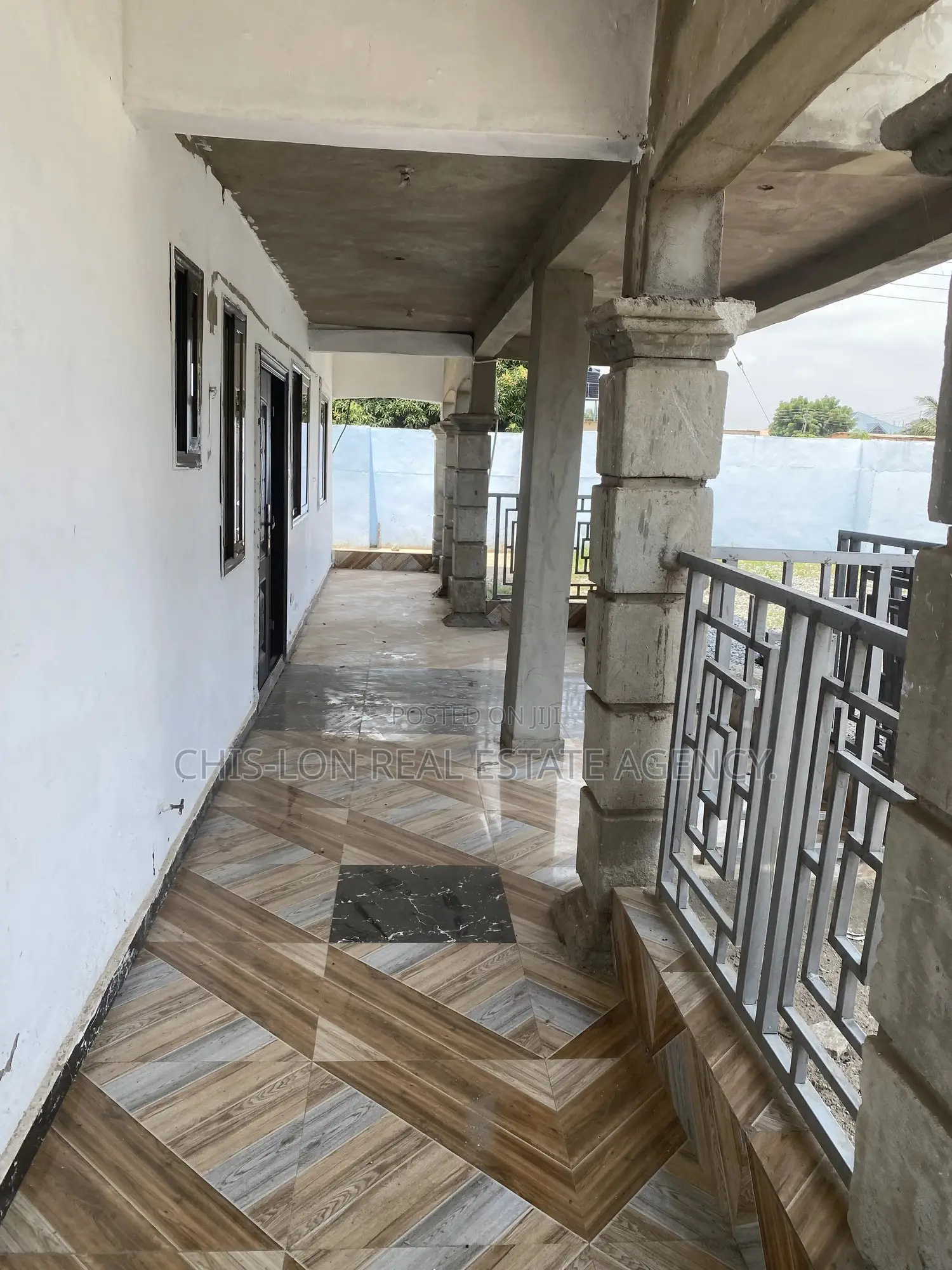 5bdrm Duplex in Kasoa New Market for rent