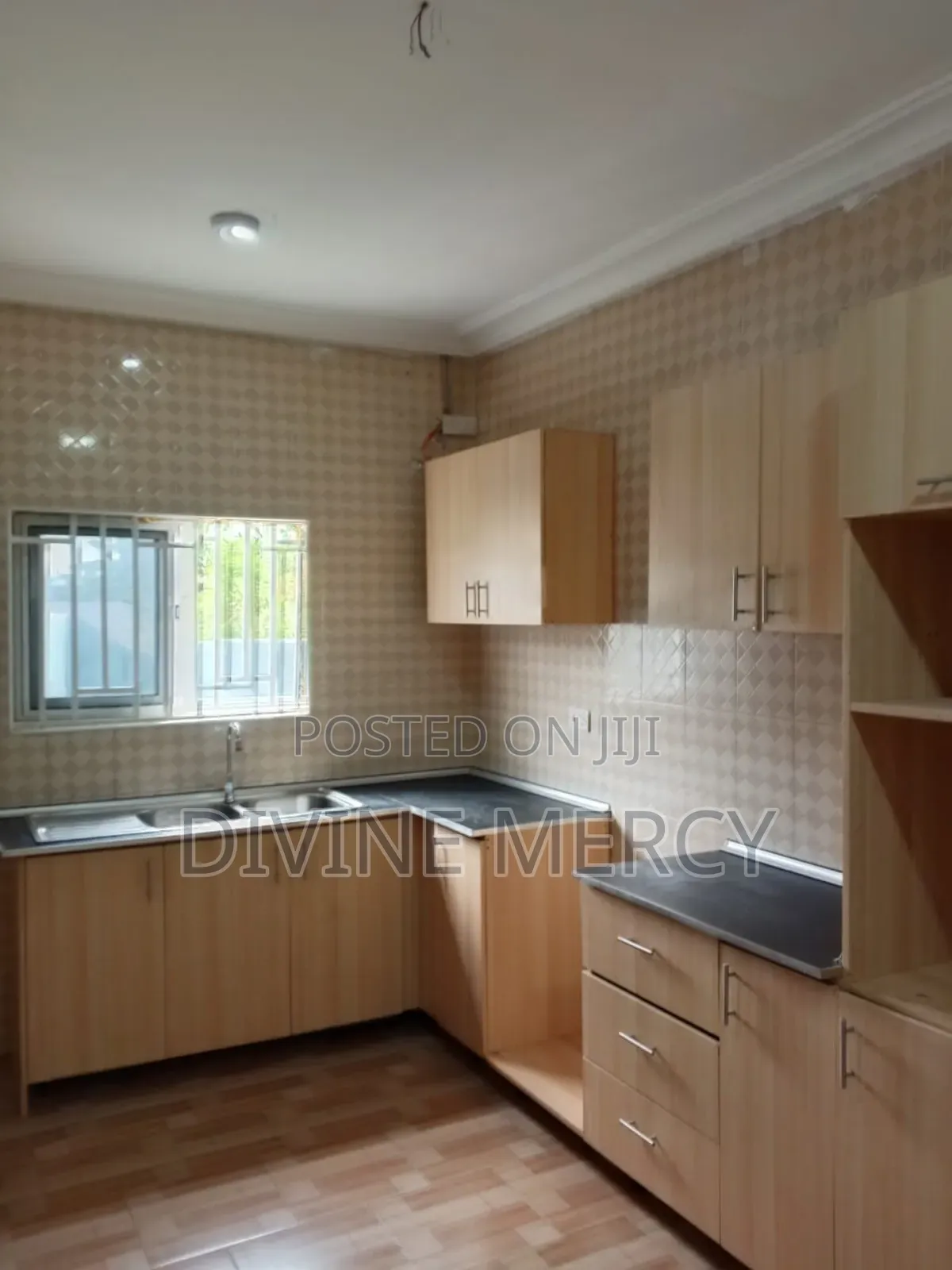 3bdrm Bungalow in Krispo City/Doctor, Awutu Senya East Municipal