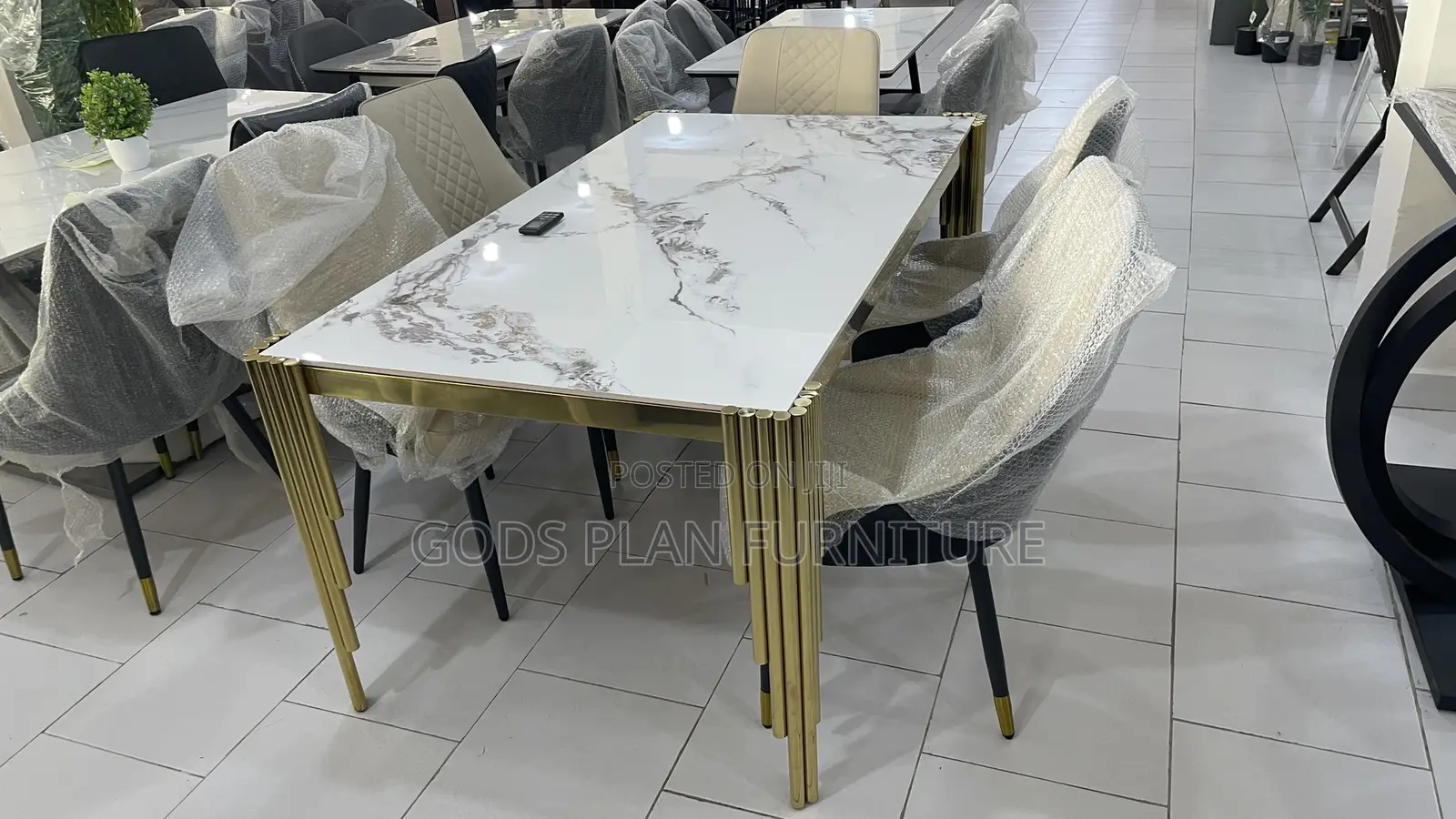 Dining Table +6 Chairs
