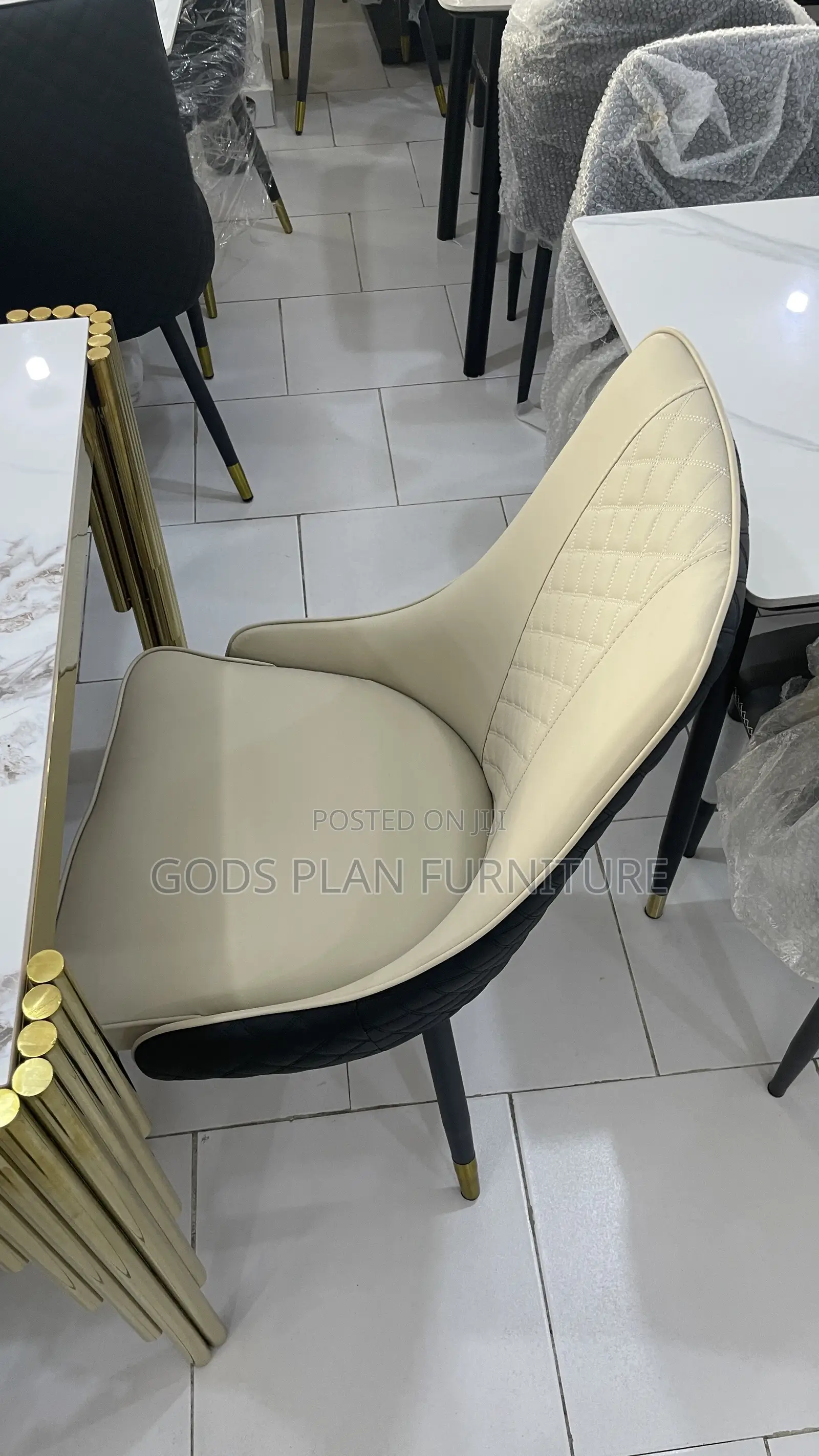 Dining Table +6 Chairs