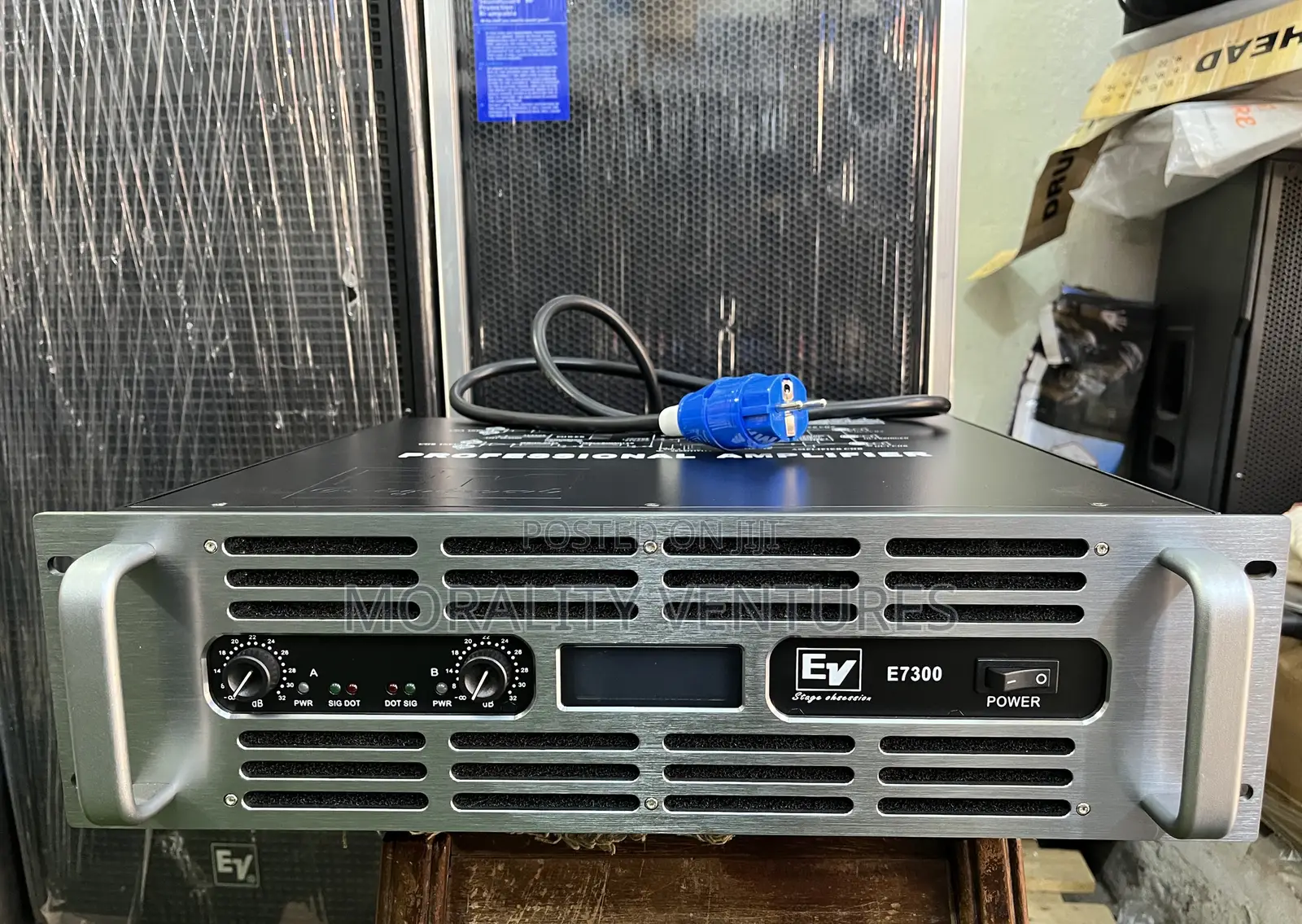 Electro-voice (Ev) E7300 Professional Power Amplifier