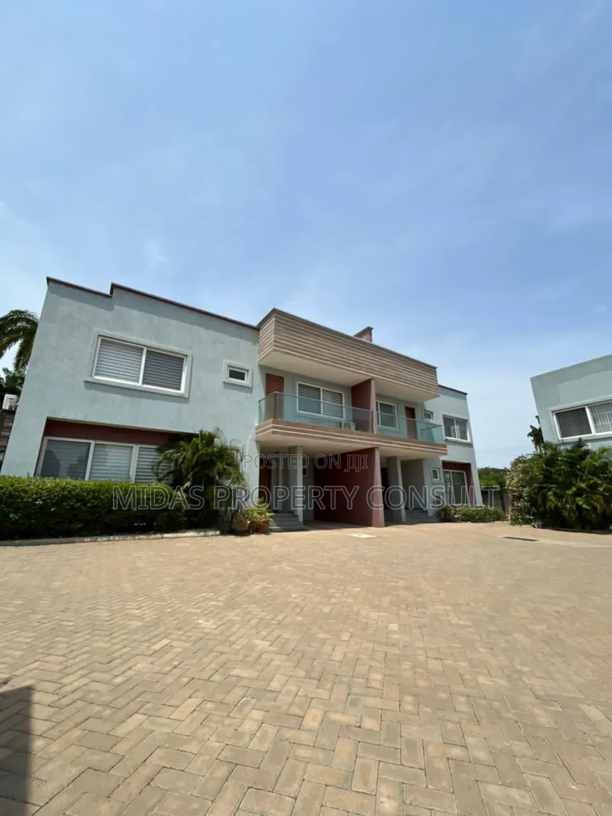 3bdrm Townhouse / Terrace in Labone for rent