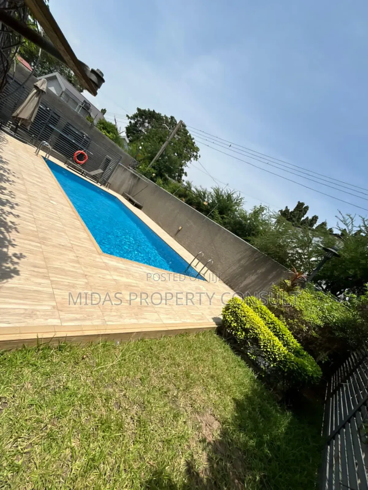 3bdrm Townhouse / Terrace in Labone for rent